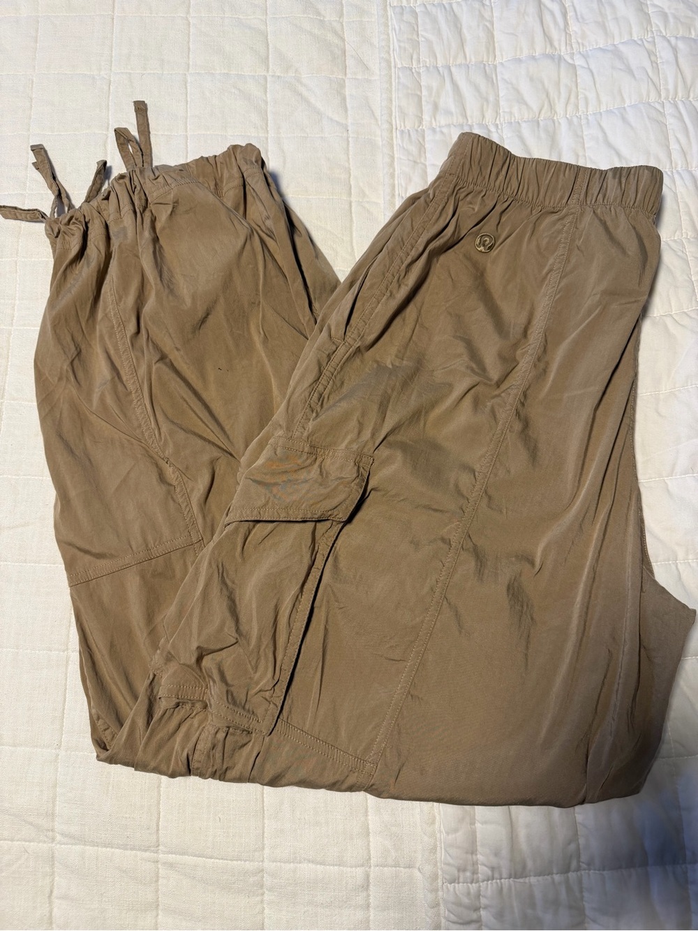 Lululemon Lightweight Adjustable Mid-Rise Cargo Pant - Picture 2 of 4